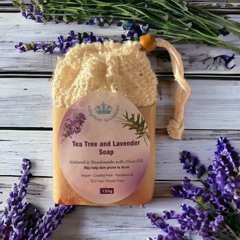 Savon d'olive fait à la main aux huiles essentielles d'arbre à thé et de lavande - peut aider les peaux sujettes à l'acné dans un sachet de savon exfoliant. 2