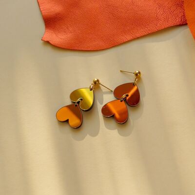 Sweetheart mirrored earrings with stainless steel plugs