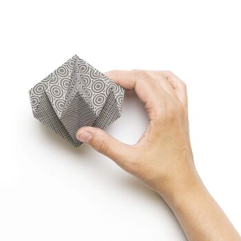 Papier origami noir et blanc pour loisirs créatifs - papier scrapbooking noir recto verso motif cercles et filets, 25 feuilles, papier recyclé 15x15 cm 3