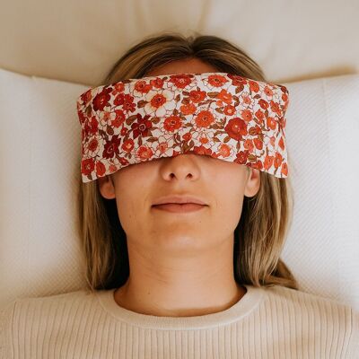 Relaxing eye cushion with organic flax seeds