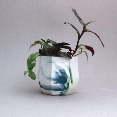 Ino - Handmade porcelain planter