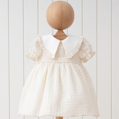 Un paquete de vestido de tela bordada con media manga abullonada de algodón natural para niña de cinco tallas