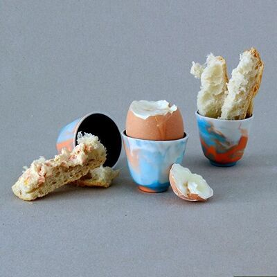 Handgefertigter Eierbecher aus Porzellan