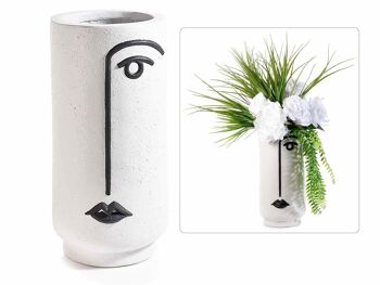 Vases à fleurs en magnésie grise avec un visage de femme