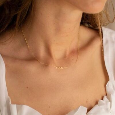 The gold-plated Mom necklace