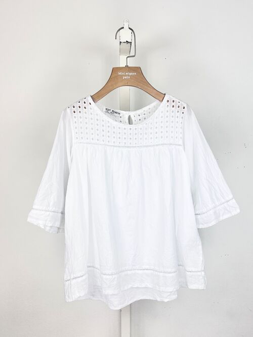 Top en coton manches 3/4 et broderies anglaises pour fille