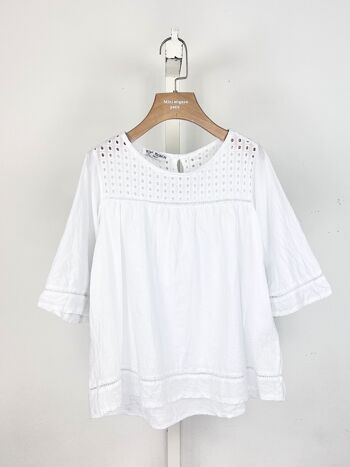 Top en coton manches 3/4 et broderies anglaises pour fille 1