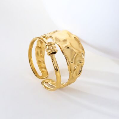 Gold hammered ring and line