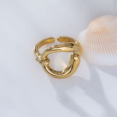 Golden ring with circle