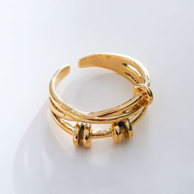Goldener Ring mit mehreren gekreuzten Linien und Rädern