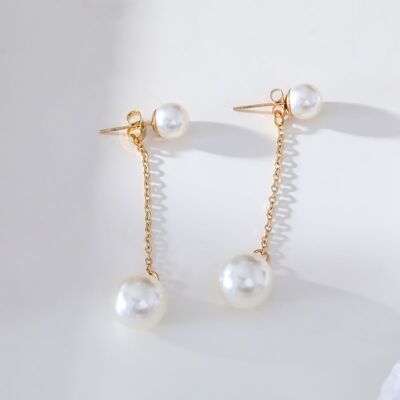 Pearl drop earrings