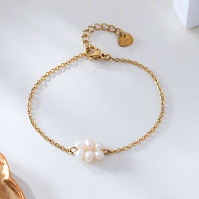 Gold chain bracelet with circle beads