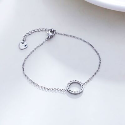 Silver chain bracelet with circle