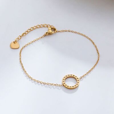 Golden chain bracelet with circle