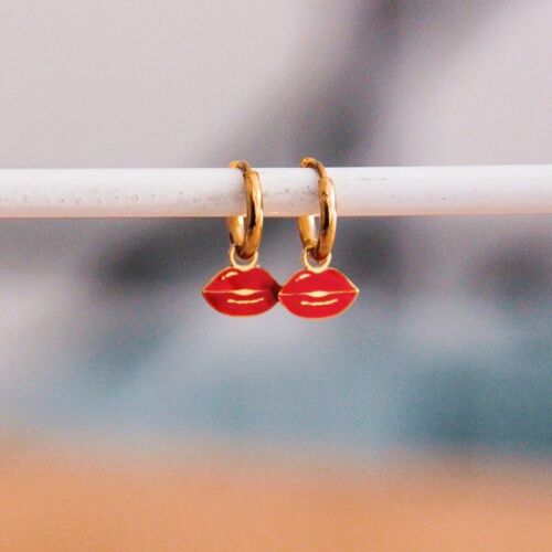 Stainless steel hoop earrings with lips – red