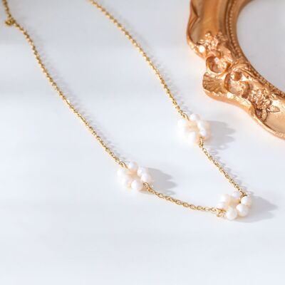 Gold triple circle pearl chain necklace