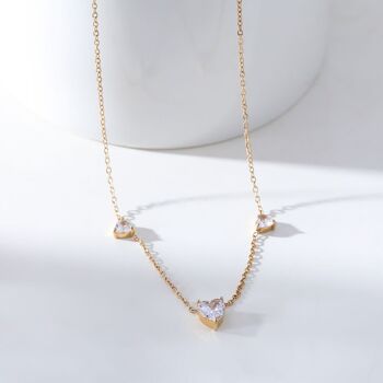 Collier chaîne dorée triple cœur en strass 2