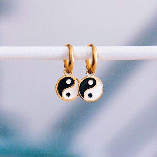 Stainless steel hoop earrings with yingyang