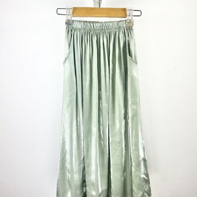 Long shiny skirt with pockets for girls