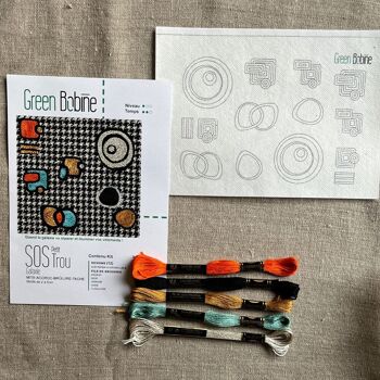 KIT Broderie & Réparation SOS Petit Trou Galaxie pour réparer trous, accrocs, taches et personnaliser de façon gaie vos vêtements, et textiles d'interieur. Fils et dessins inclus.  Une constellation de planètes pour tous : homme, femme, enfant ! 3