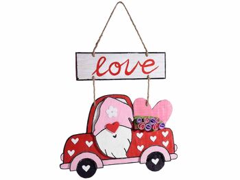Plaques en bois avec gnome amoureux sur une petite voiture à accrocher