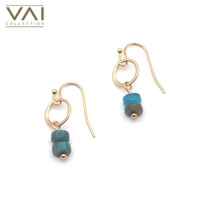 Boucles d'oreilles « Blue Teaser », bijoux en pierres précieuses, faites à la main avec de l'apatite naturelle.
