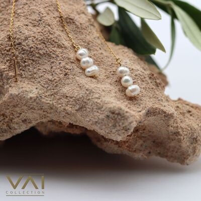 Filo per l'orecchio “Threesome On A String”, gioielli fatti a mano con perle naturali d'acqua dolce.