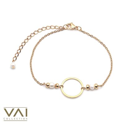 Bracelet “Awakening” Handmade gold plated jewelry with Freshwater Pearls.