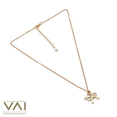 Collana “Golden Bow” Gioielli fatti a mano placcati in oro con perle d'acqua dolce.