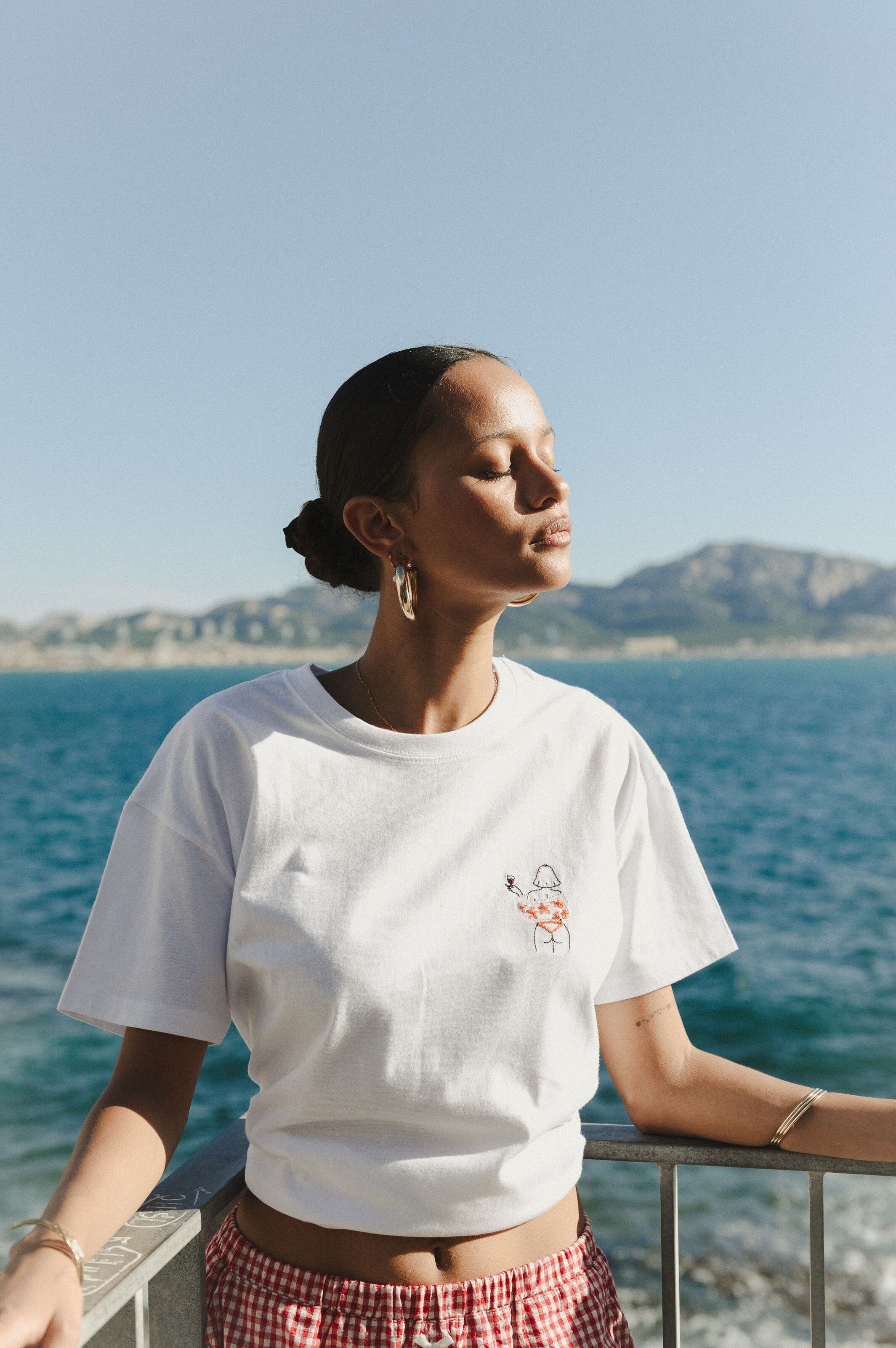 Camiseta bordada Golden Hour