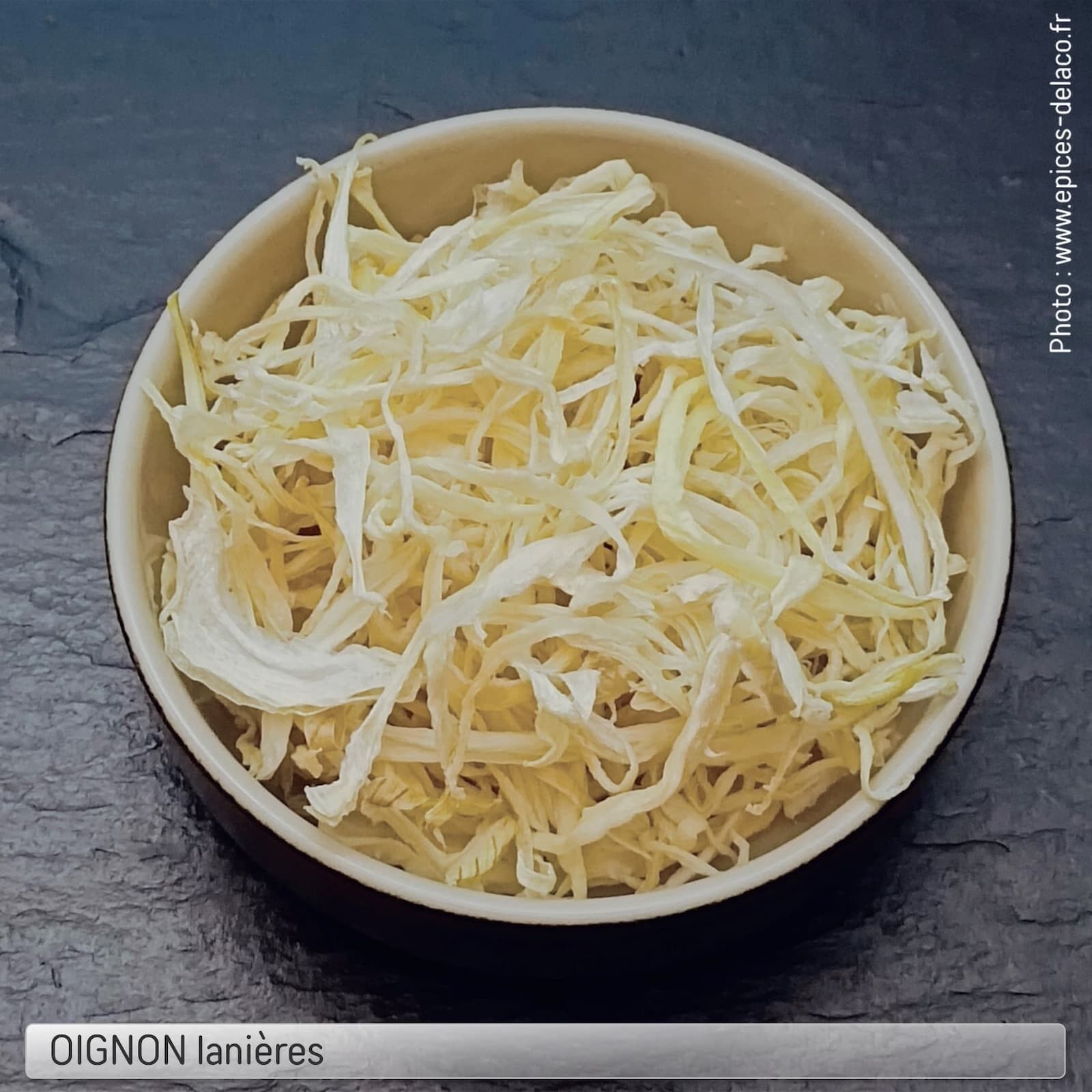 Geschnittene weiße Zwiebel – Würzmittel, Kräuter, Gewürz und Aroma