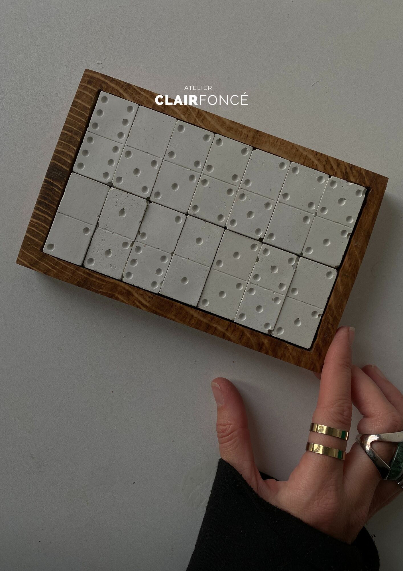 Gioco domino e base in rovere