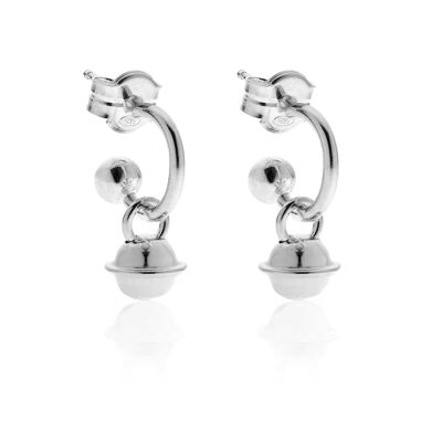 Petites boucles d'oreilles créoles avec breloque mini cloche en argent sterling