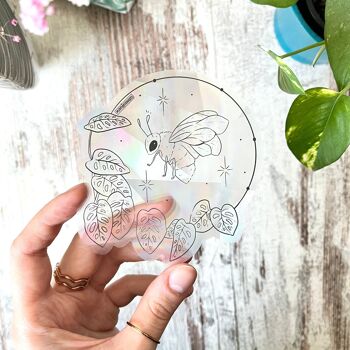 Autocollant Sun Catcher - Abeille avec masque d’argent Monstera | Autocollant plante d'intérieur effet arc-en-ciel 2