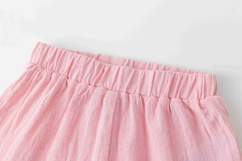 Short bébé rose avec bordure volantée 3