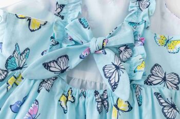 Robe à bretelles avec papillons 7