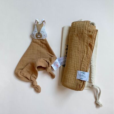 Camel Squirrel "Hug" birth box for baby's sleep.