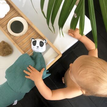 Coffret naissance "Câlin" Panda vert eucalyptus pour les dodos de bébé. 2