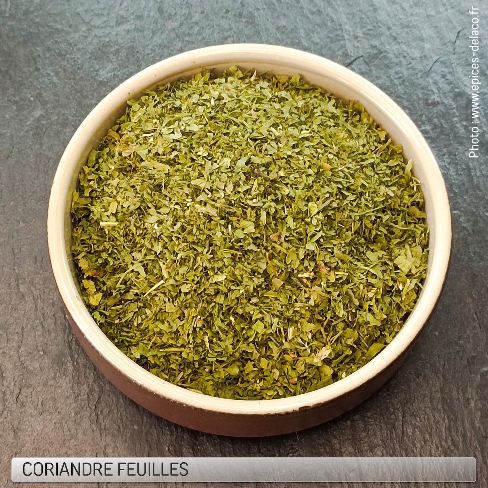 Foglia di coriandolo tritata - erba aromatica