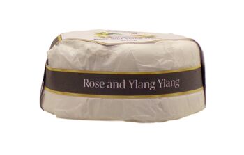 Bombe de bain pétillante florale à la rose et à l’ylang-ylang 4