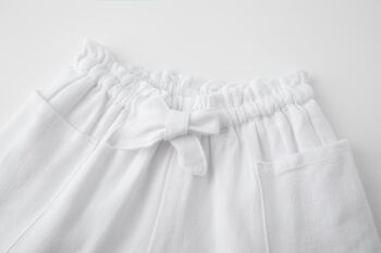 Short avec poches pour fille en blanc 5