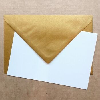 25 cartes pliantes de couleur crème avec enveloppes dorées 1
