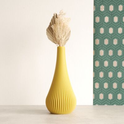 Peacock vase for dried flowers