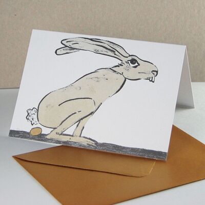Bunny pone un huevo de oro - tarjeta de Pascua del artista con sobre dorado