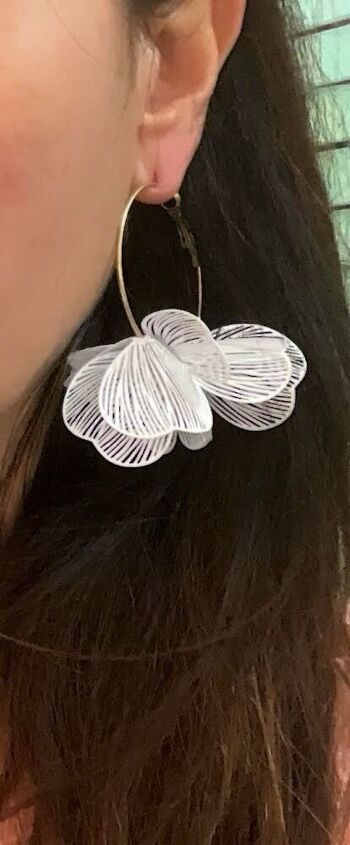 Boucles d’oreille Dahlia blanches 3