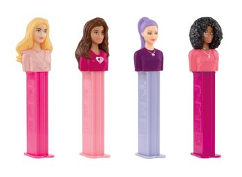 PEZ  Boîte présentoir de 12 Blisters Barbie : 1 distributeur + 1 recharge goût fruit 3