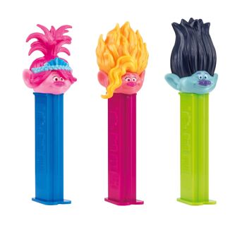 PEZ  Boîte présentoir de 12 Blisters Trolls 3 : 1 distributeur + 1 recharge goût fruit 3