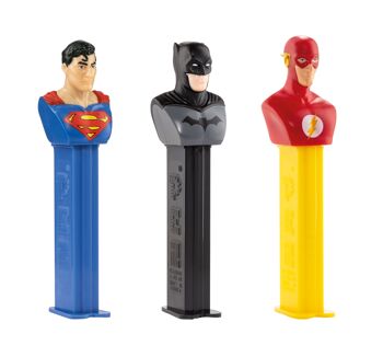 PEZ  Boîte présentoir de 12 Blisters DC HEROES Justice league : 1 distributeur + 1 recharge goût fruit 3