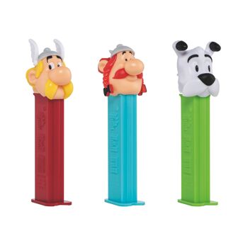 PEZ  Boîte présentoir de 12 Blisters Astérix : 1 distributeur + 1 recharge goût fruit 2