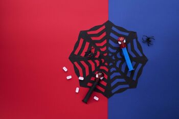 PEZ  Boîte présentoir de 12 Blisters Spiderman : 1 distributeur + 1 recharge goût fruit 3